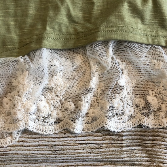 Lace open back tank - Picture 4 of 4